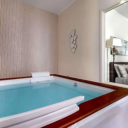 Emma Luxury Nocleg ze śniadaniem 4*